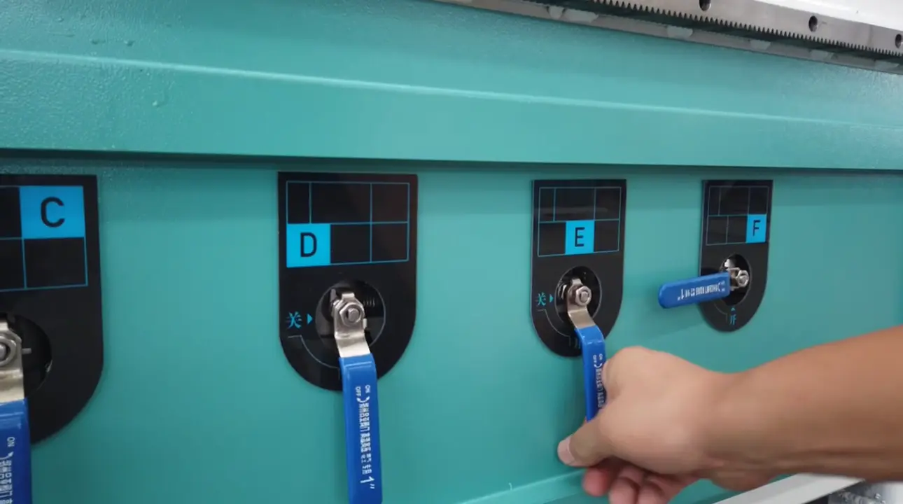 Use the convenient switch wrench to turn off the unused vacuum adsorption areas of the Haloong CNC router table